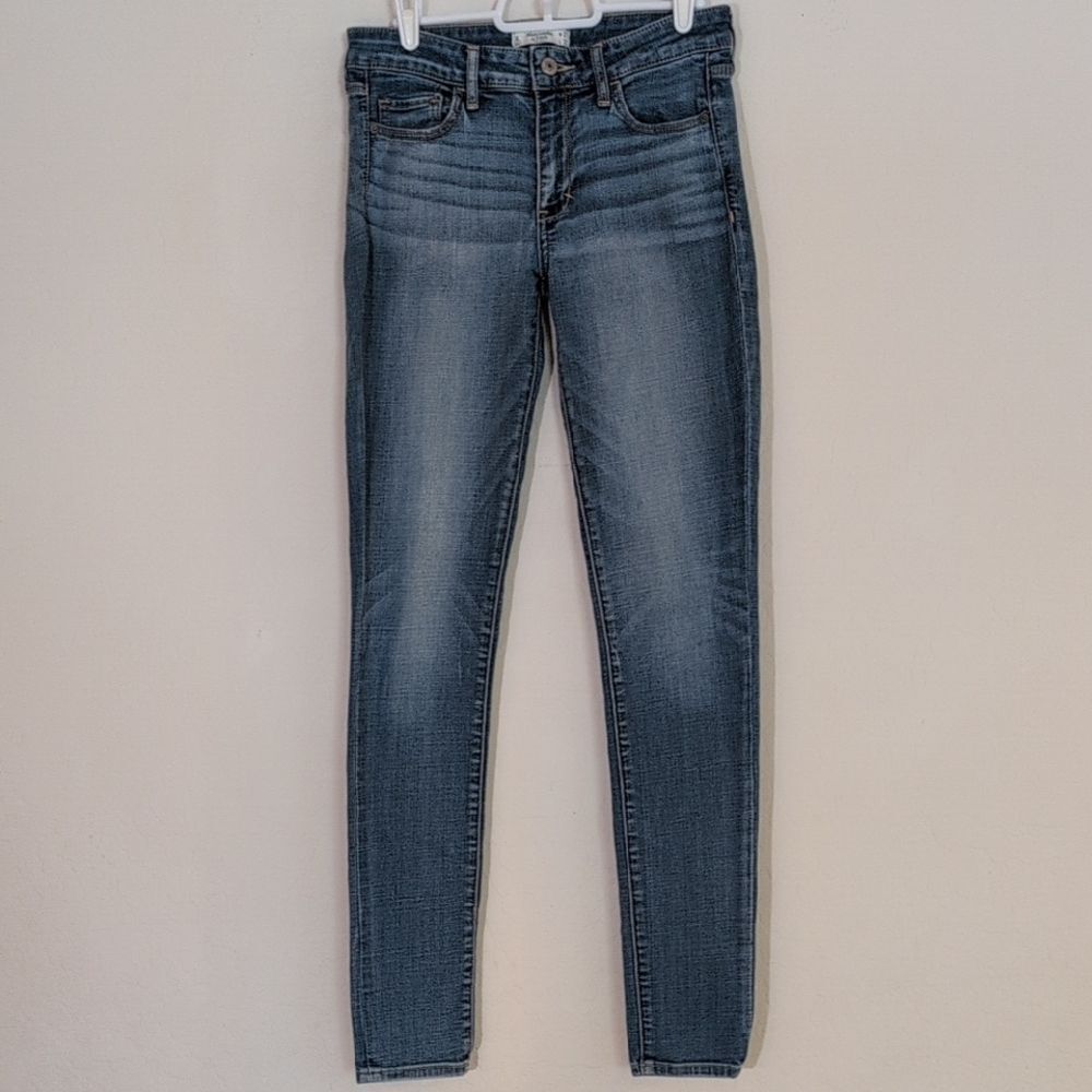 Abercrombie and Fitch Classic Signature Skinny Jeans Blue Wash - Size 4 Long
